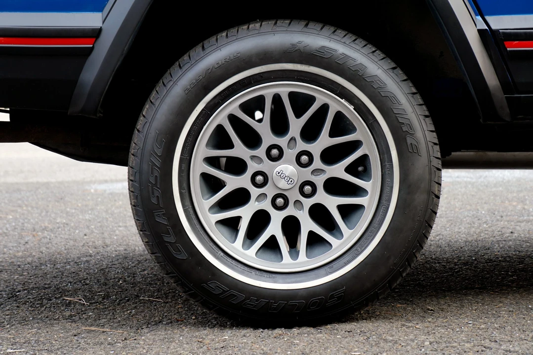 1995 Jeep XJ Cherokee - Image 29 of 31