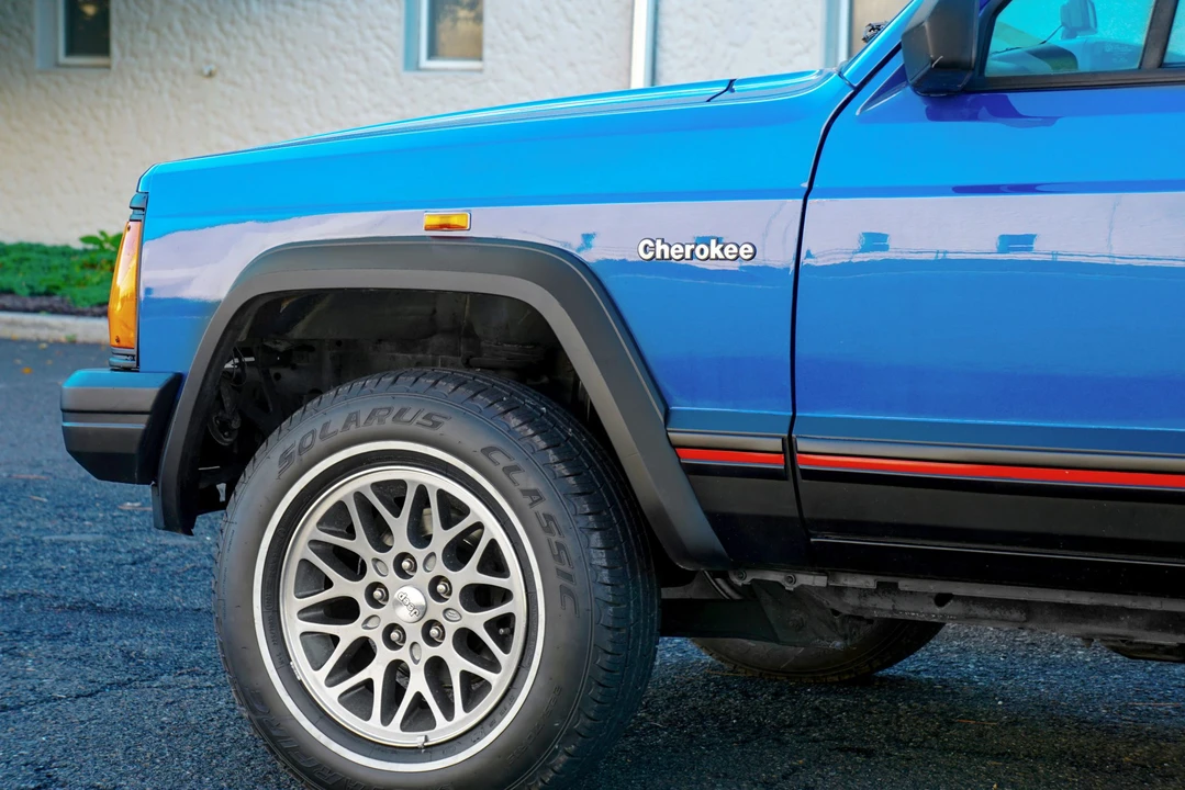 1995 Jeep XJ Cherokee - Image 19 of 31