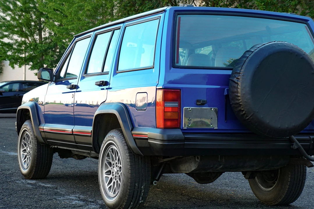 1995 Jeep XJ Cherokee - Image 10 of 31