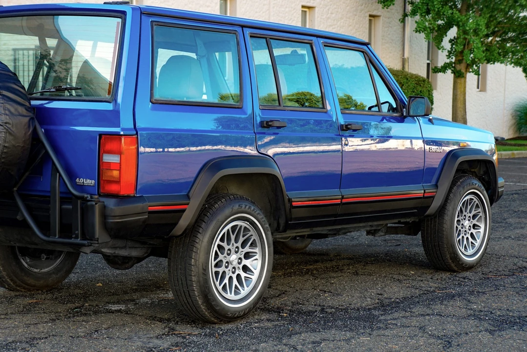 1995 Jeep XJ Cherokee - Image 14 of 31