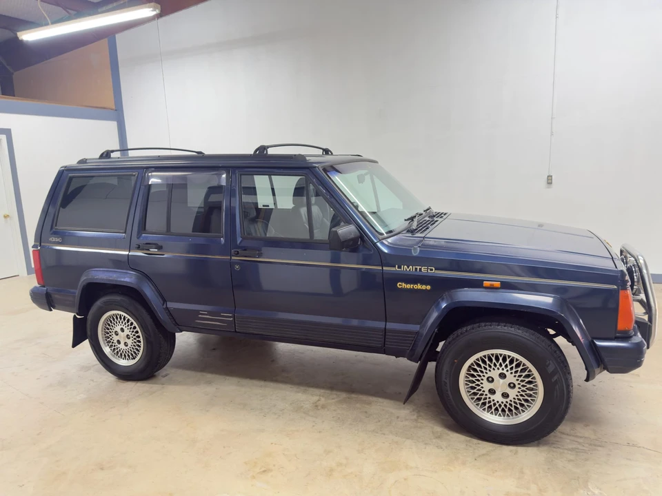 1995 Jeep XJ Cherokee - Image 2 of 31