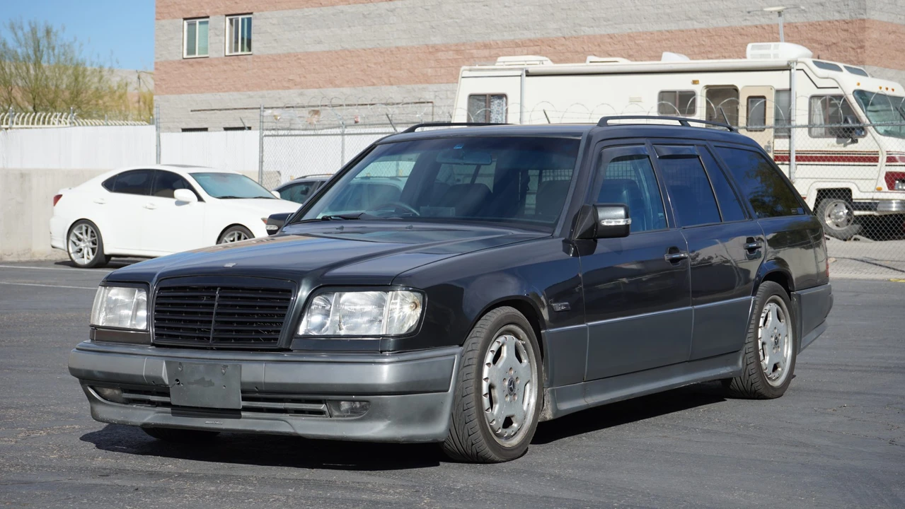 1995 Mercedes-Benz W124 E-Class - Image 2 of 31
