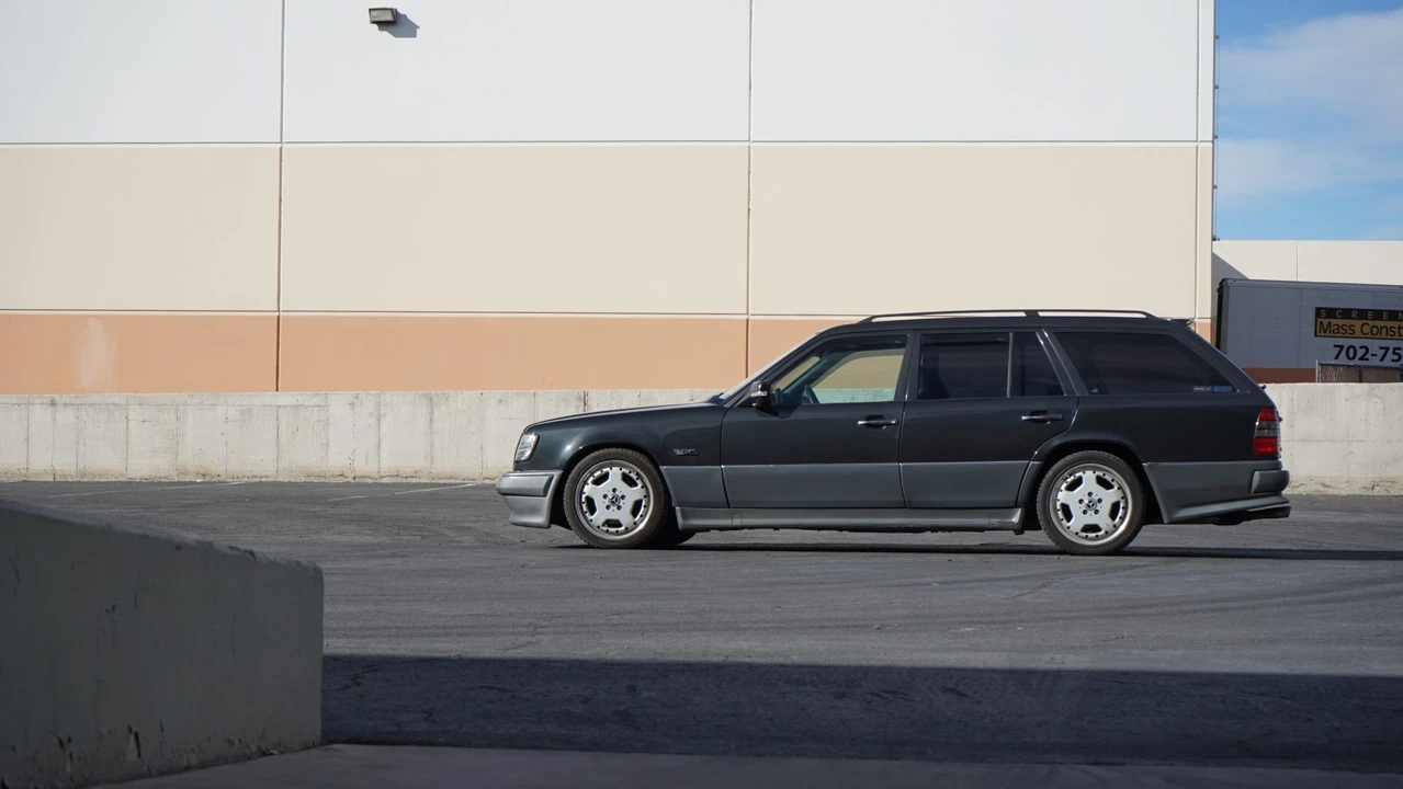 1995 Mercedes-Benz W124 E-Class - Image 13 of 31