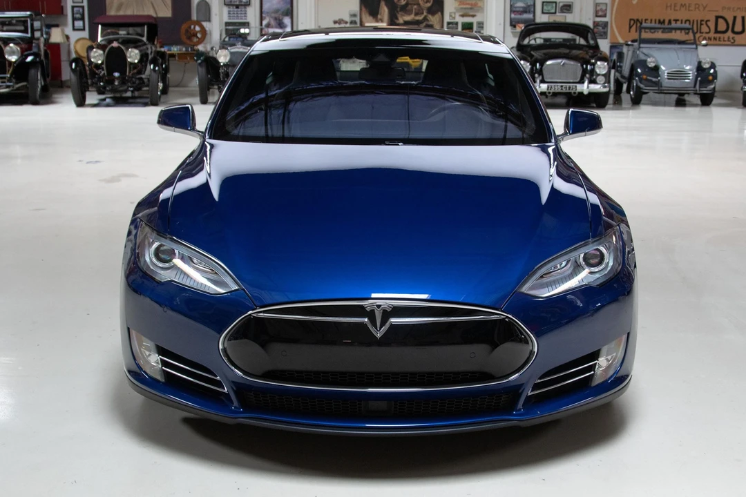 2015 Tesla Model S - Image 8 of 31