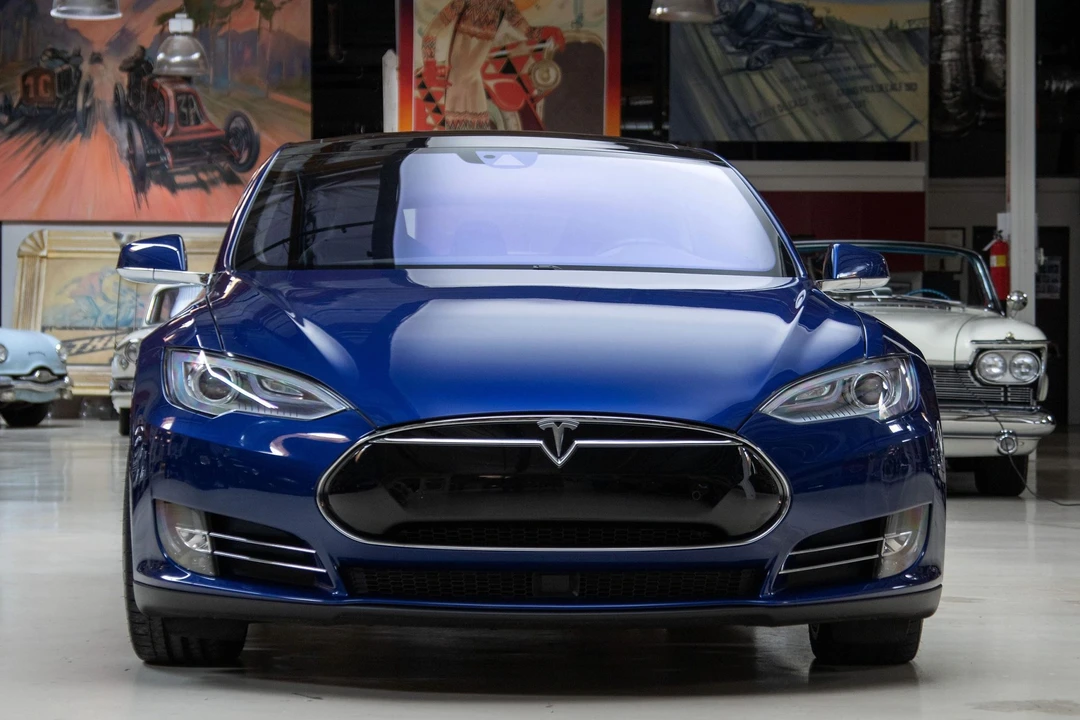 2015 Tesla Model S - Image 9 of 31