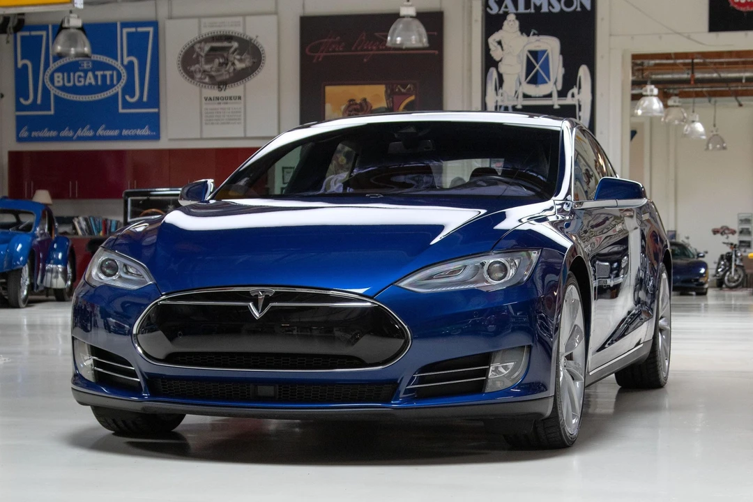 2015 Tesla Model S - Image 10 of 31