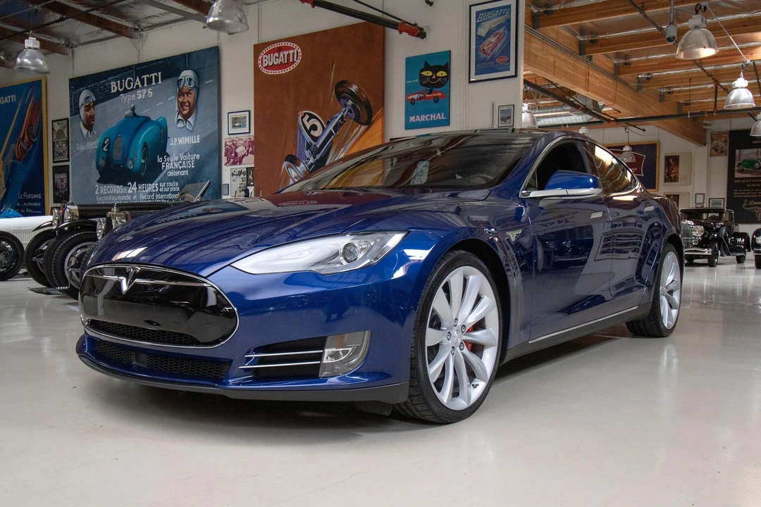 2015 Tesla Model S - Image 11 of 31