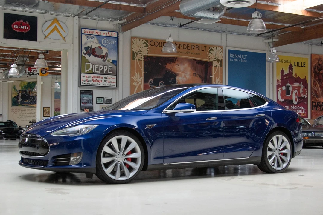 2015 Tesla Model S - Image 13 of 31