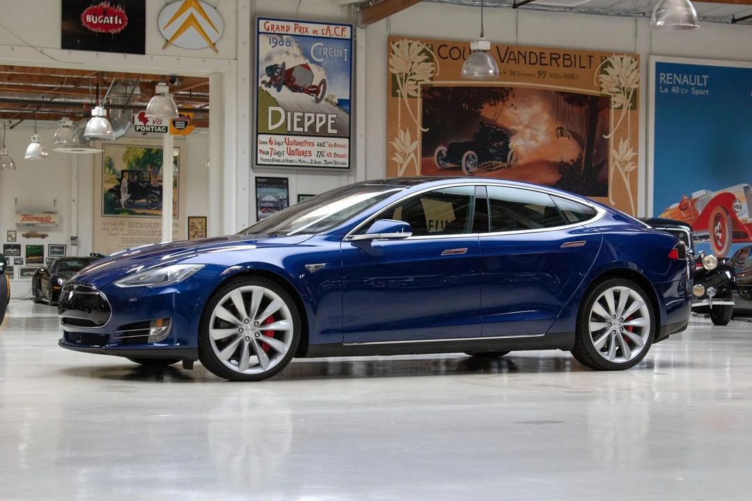 2015 Tesla Model S - Image 14 of 31