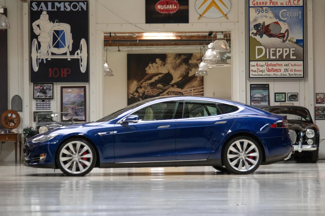 2015 Tesla Model S - Image 15 of 31