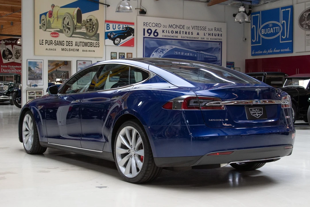 2015 Tesla Model S - Image 17 of 31