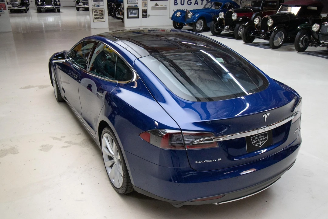 2015 Tesla Model S - Image 19 of 31