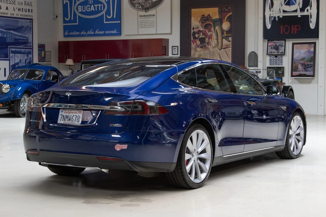 2015 Tesla Model S - Image 23 of 31