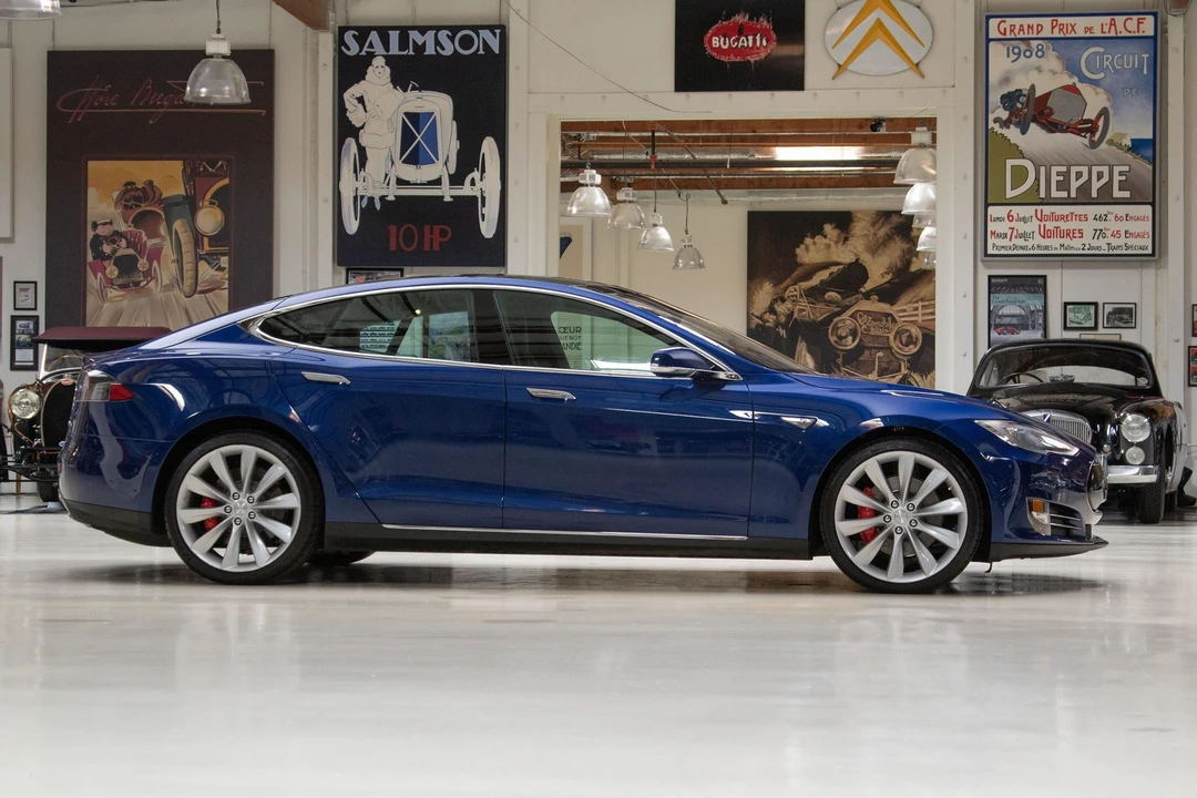 2015 Tesla Model S - Image 24 of 31