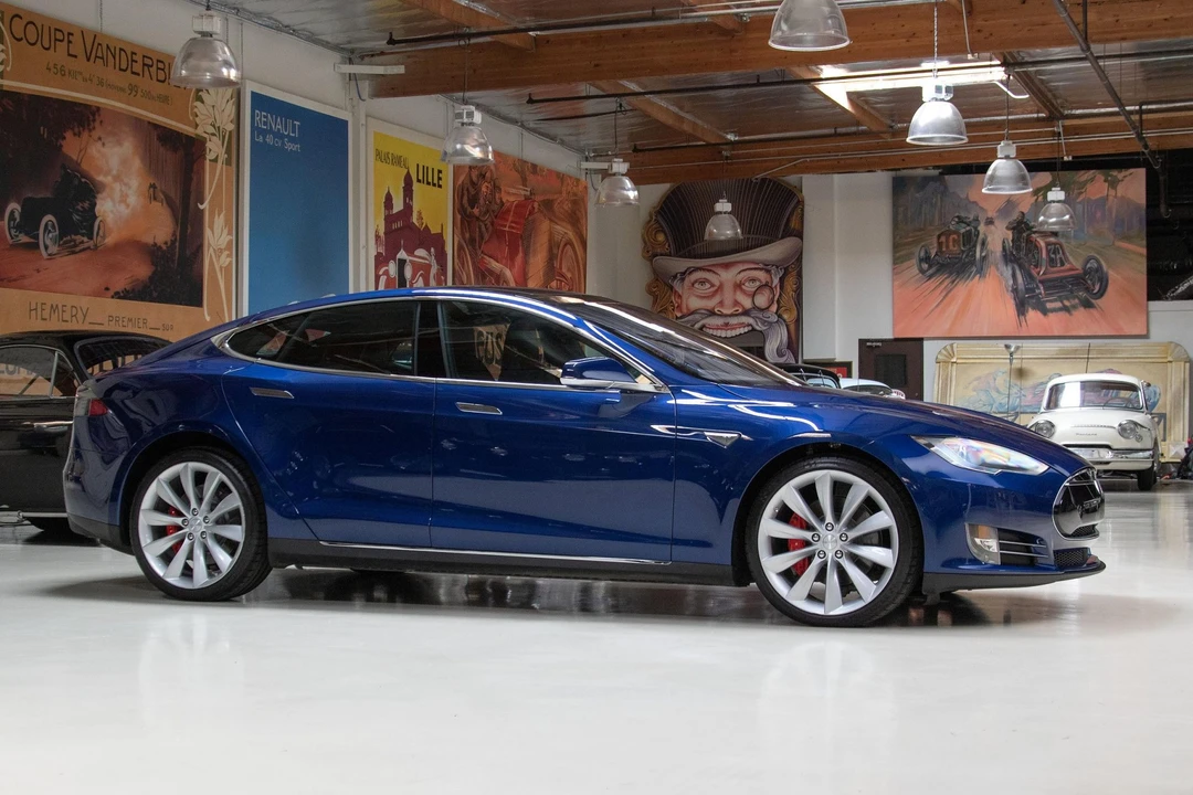 2015 Tesla Model S - Image 25 of 31