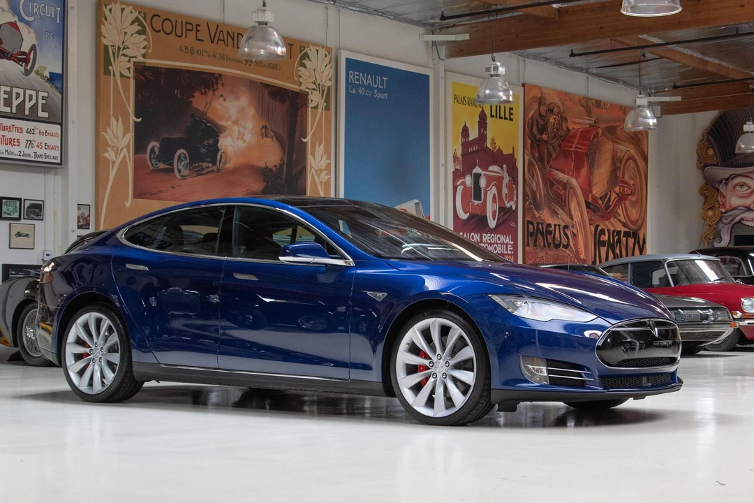 2015 Tesla Model S - Image 26 of 31