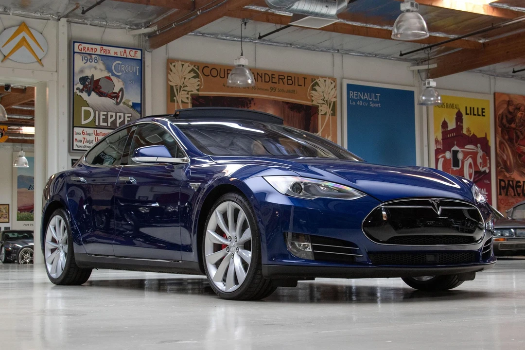 2015 Tesla Model S - Image 28 of 31