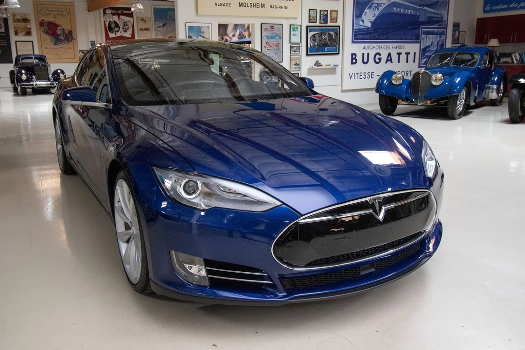 2015 Tesla Model S - Image 29 of 31