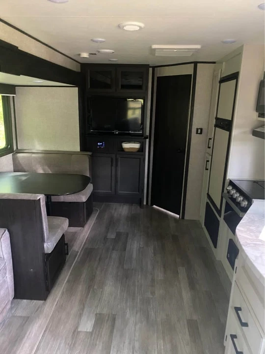 2022 Jayco Jay Flight SLX - Image 4 of 10