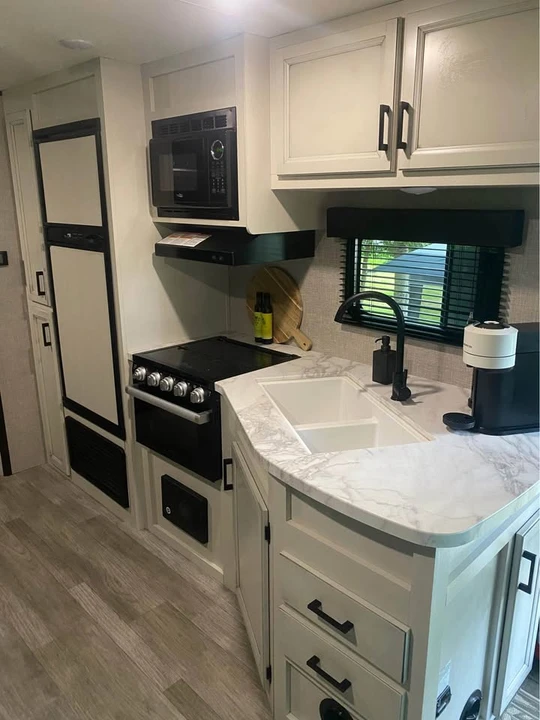 2022 Jayco Jay Flight SLX - Image 3 of 10