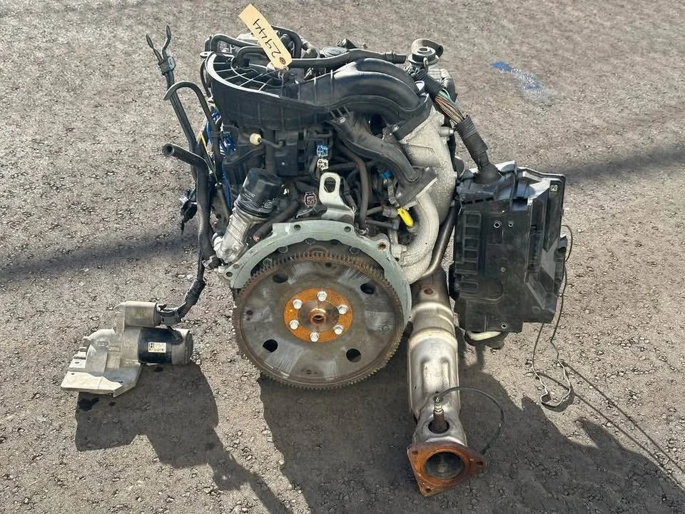 Parts & Memorabilia Engines - Image 8 of 9