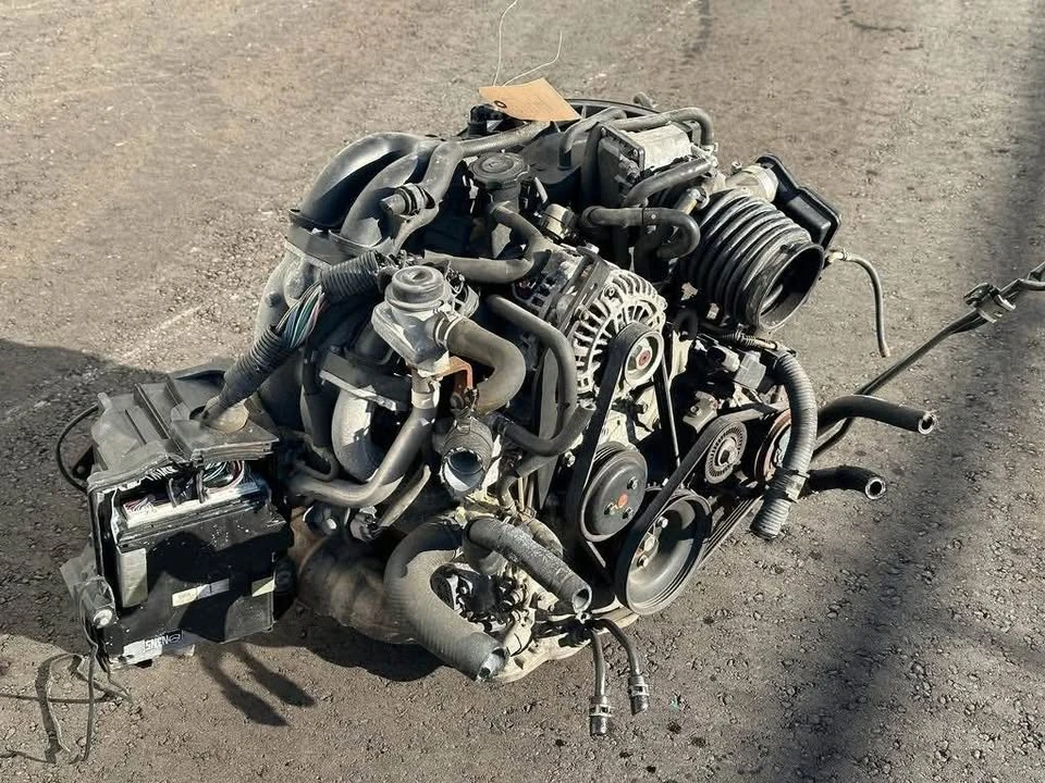 Parts & Memorabilia Engines - Image 5 of 9