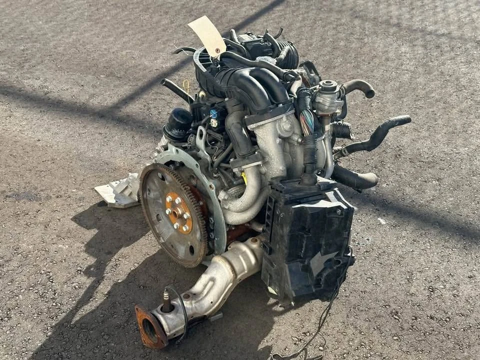 Parts & Memorabilia Engines - Image 7 of 9