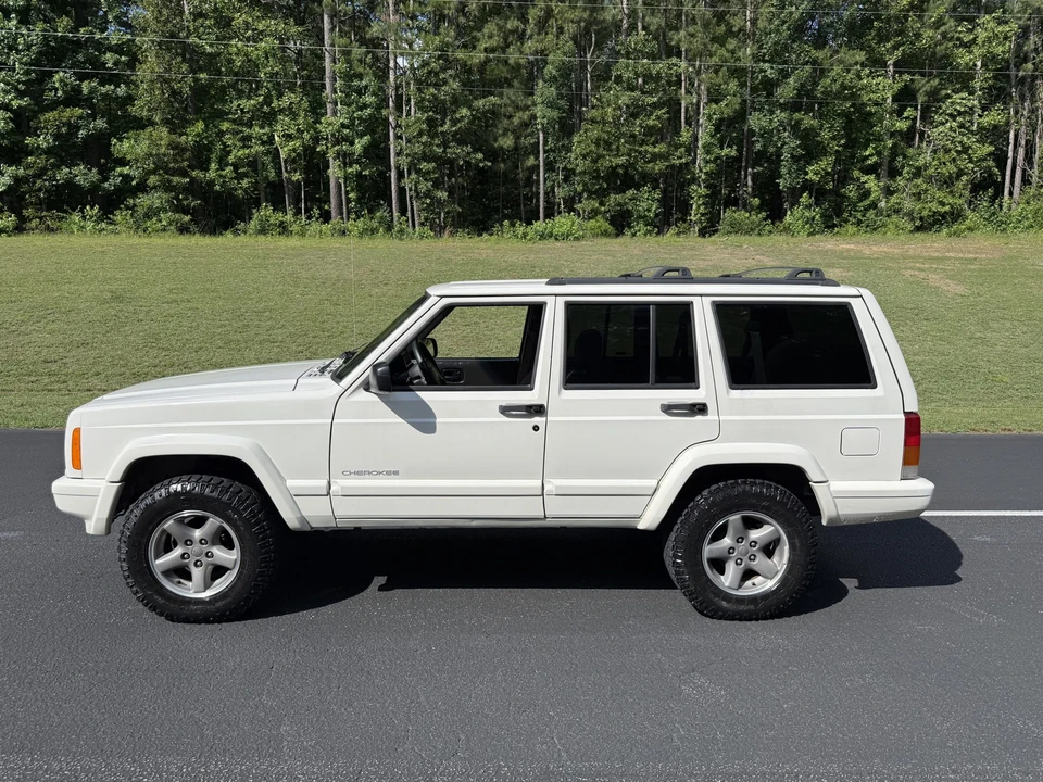 Jeep XJ Cherokee - Image 8 of 31