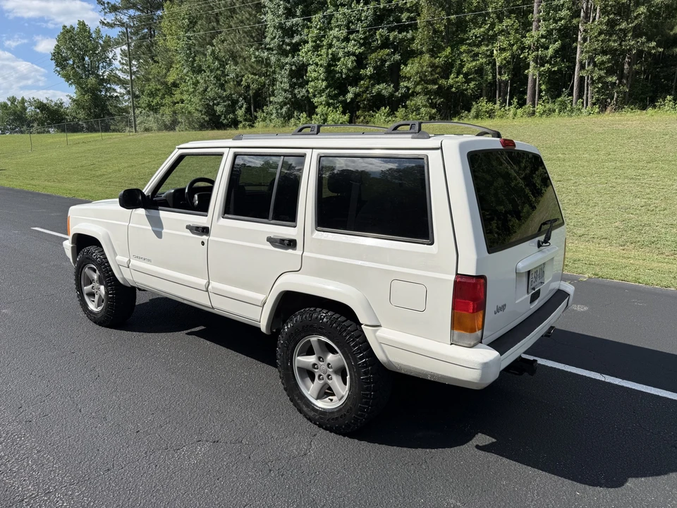 Jeep XJ Cherokee - Image 10 of 31