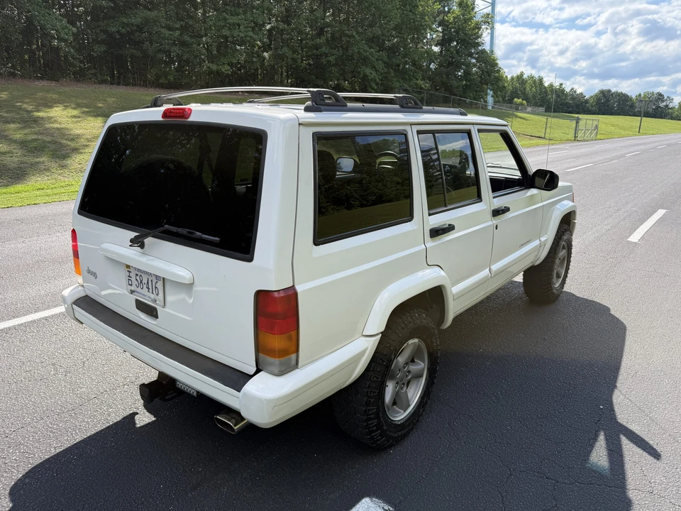 Jeep XJ Cherokee - Image 14 of 31