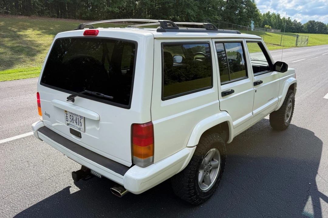 Jeep XJ Cherokee - Image 15 of 31
