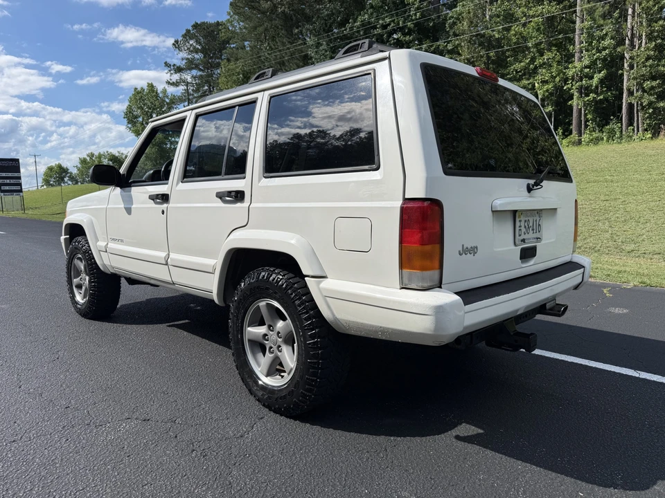 Jeep XJ Cherokee - Image 11 of 31