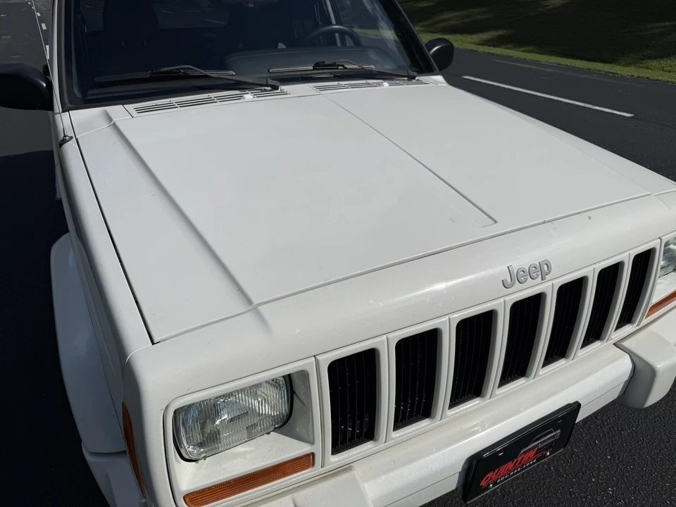Jeep XJ Cherokee - Image 23 of 31
