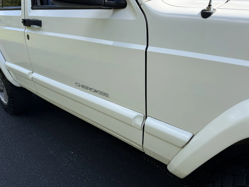Jeep XJ Cherokee - Image 28 of 31