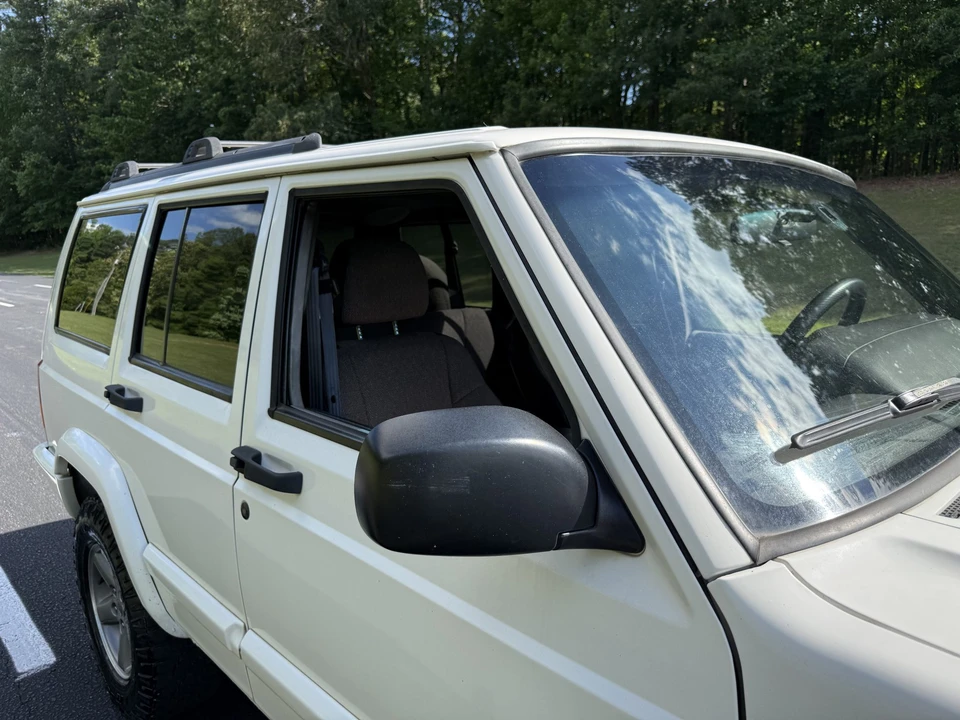 Jeep XJ Cherokee - Image 29 of 31