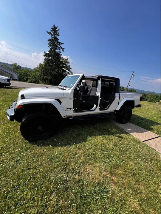 Jeep Gladiator - Image 2 of 9