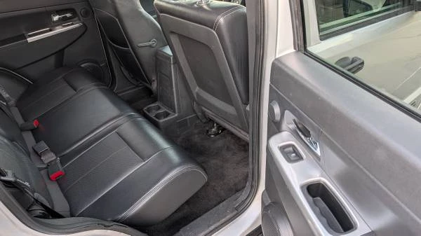 Jeep Liberty - Image 2 of 12