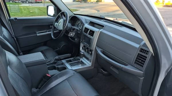 Jeep Liberty - Image 3 of 12