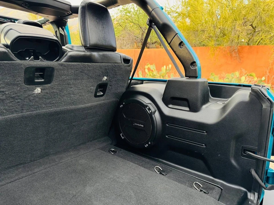 2020 Jeep JL Wrangler - Image 23 of 24