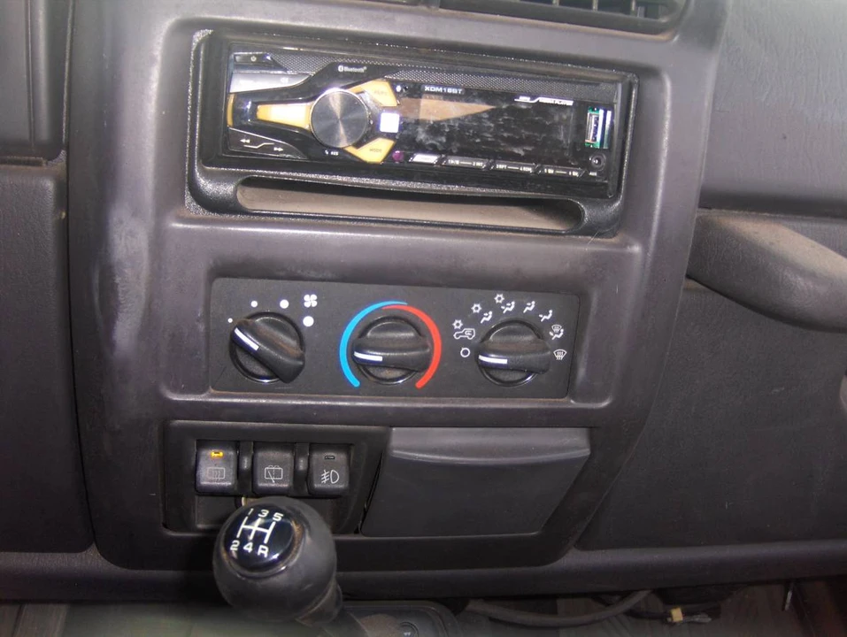 2000 Jeep TJ Wrangler - Image 15 of 20
