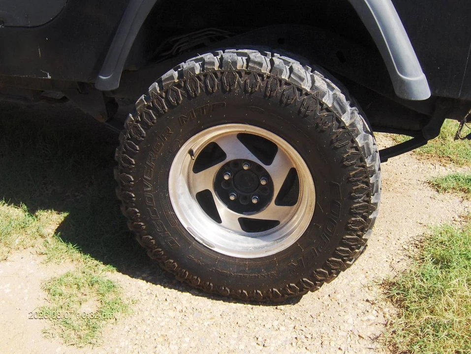 1994 Jeep YJ Wrangler - Image 13 of 14
