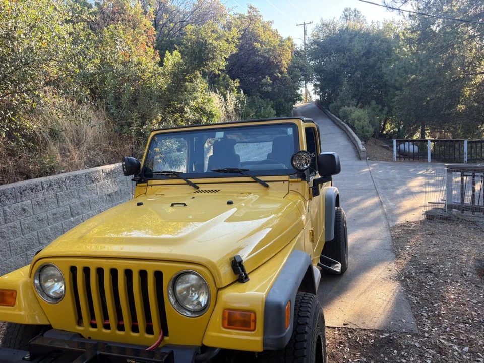 2004 Jeep TJ Wrangler - Image 2 of 2