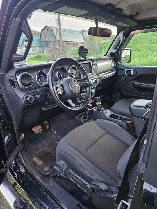 2019 Jeep JL Wrangler - Image 5 of 6