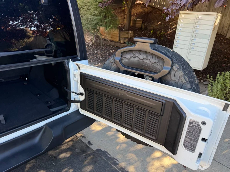 2018 Jeep JL Wrangler - Image 12 of 23