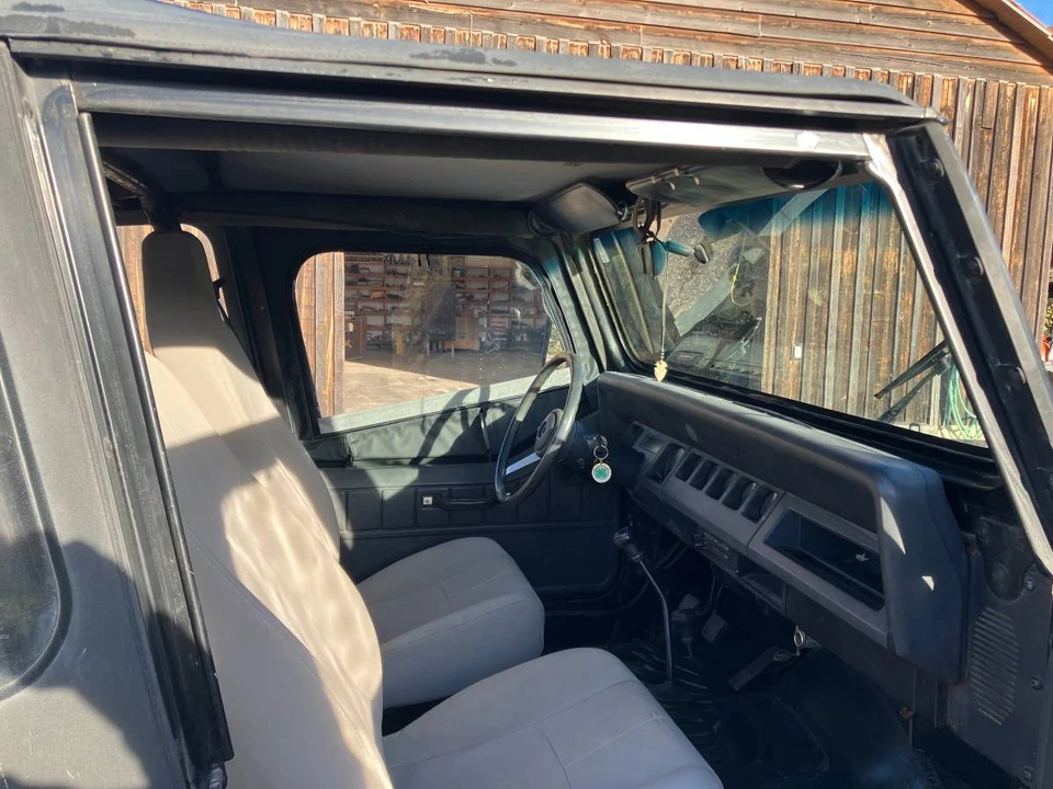 1992 Jeep YJ Wrangler - Image 5 of 12