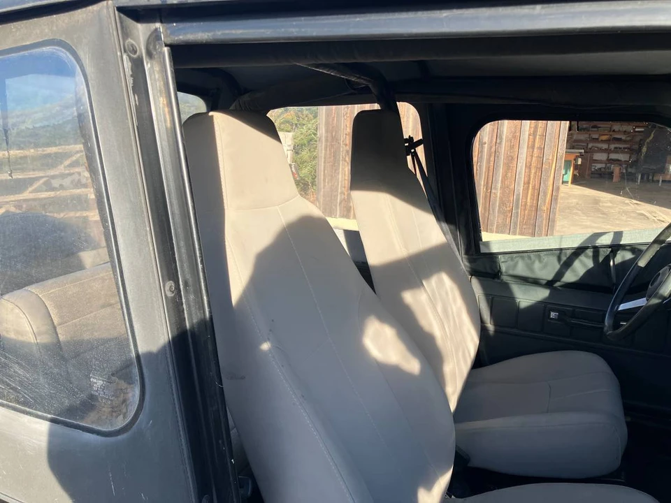 1992 Jeep YJ Wrangler - Image 6 of 12
