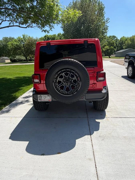 2019 Jeep JL Wrangler - Image 8 of 9