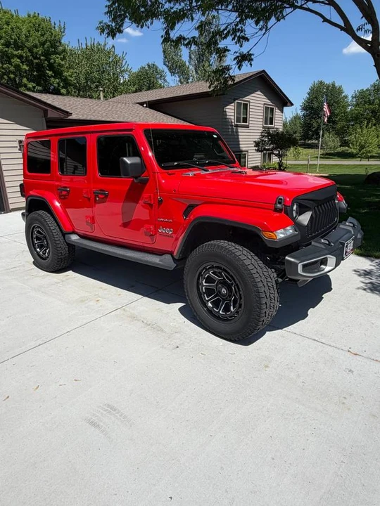 2019 Jeep JL Wrangler - Image 2 of 9