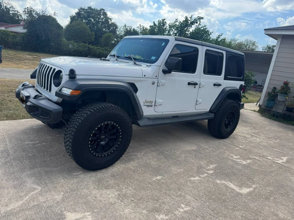 2020 Jeep JL Wrangler - Image 2 of 9