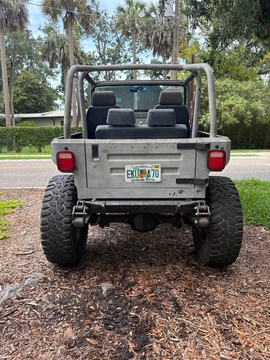 Jeep YJ Wrangler - Image 3 of 4